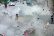 影/驚悚瞬間！湖南32層高樓天降「磁磚雨」　行人奔逃遭砸：像爆炸現場