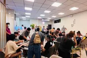 台中大里桌遊館變身職業賭場　警深夜突擊逮22人送辦