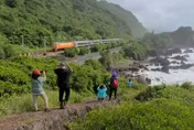 海葵颱風/宜蘭海邊掀長浪！民眾興奮觀浪拍火車