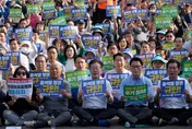 影/韓最大在野黨領袖「無限期絕食抗議」第11天　虛脫躺地稱：我夢到烤肉了