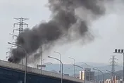 華中橋往新北方向「機車連環撞」　6傷、3車燒成廢鐵