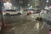 影/高雄突來大雷雨「比颱風還大」　鳳山仁武淹水、本館河再現