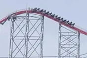 影/又見人生跑馬燈！日本遊樂園遭雷擊停電　23人雲霄飛車卡32樓高