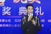 自認是「孝敬騰」！蕭敬騰現身旺旺孝親獎…曝買15隻「大閘蟹」給爸爸