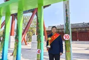 刷新世界紀錄！山東舉辦蔥文化旅遊節　蔥農種出「2.586公尺」大蔥奪冠