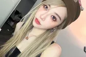 影/回頭率100%！網紅「美麗妄娜」火辣泳衣超狂　轉身大秀「南半球掉出來」