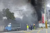 快訊/台中大甲「修車廠大火」！爆炸聲不斷竄濃煙　疑輪胎起火
