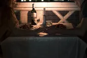薪7萬被嫌少…聯誼妹炫耀月領8萬　得知她「副業」後冷笑：去找回收業