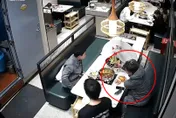 影/火鍋吃到一半突然「天降老鼠」　顧客頭皮遭抓傷控店家逃避責任
