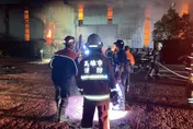 影/高雄楠梓深夜大火　「跟老公吵架」悍妻點火燒房子、嚇壞鄰居