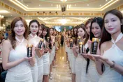 影/108名高衩辣妹雪腿迎賓！　洪門年終開168桌「白狼」與會...警摸底查來頭