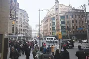 遊客擠爆搶打卡！《繁花》上海黃河路「復活」　警方加裝紅綠燈維持秩序