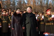 金正恩攜愛女亮相建軍節慶祝活動　重申南韓「傀儡」為「永遠的主敵」