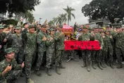 白沙屯媽祖/斗六阿兵哥大聲告白！媽祖聽了急轉彎　官兵爭相與聖母合影