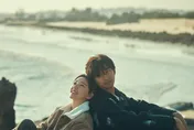 海島影集 《不如海邊吹吹風》劇照首曝光！郭雪芙、陳柏霖洋溢浪漫海味