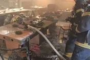 鐵鎚砸火鍋店、灑漆引爆火災釀2傷　台南37歲嫌犯遭裁定羈押