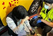 板橋怪男「車飄酒氣」拒檢還反鎖　警見臉色發白急破窗逮人
