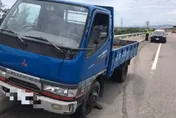 影/彰化小貨車「盲開」1公里！駕駛突昏迷、女客狂叫　驚悚瞬間曝