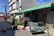 台南玉井2車相撞！貨車失控衝進民宅　8旬阿公阿嬤受傷送醫