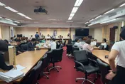 快訊/國民黨甲動拚《選罷法》修法今日出委！綠委反擊占領主席台
