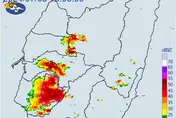 快訊/雨彈戰機襲南台灣！「7縣市」急發大雨特報　台南國家警報大響