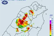 快訊/雨彈部隊襲全台！「12縣市」突發大雨特報　「2地區」國家警報響起