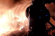 疑雷擊釀災！南投埔里深夜工寮惡火　大量紙箱狂燒火光四射