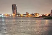 颱風豪雨狂襲...家門前變大海！　台中人苦笑：淹成維多利亞港