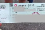 影/消防員地上拾獲「一團廢紙」　一看竟是「6700萬支票」急尋失主歸還