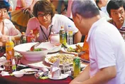 南部流水席「古早味炸雞」一上桌　網落淚：小時候才有的回憶