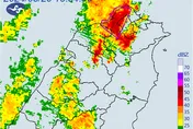 快訊/下班注意「士林暴雨警戒2小時」　雷雨開轟北北桃