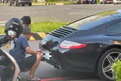 快訊/薪水恐不夠賠！台中700萬「雙門跑車」遭休旅車猛撞　「屁股」擦傷哭哭了