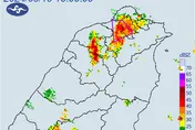 快訊/下班帶傘！雷雨殺到雙北「列12區域警戒」　雨勢持續到傍晚