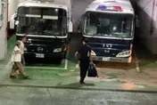 快訊/李文宗、朱亞虎羈押禁見　上銬坐囚車押往台北看守所