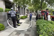 快訊/吊隱式空調竄煙！高雄中央公園4000萬豪宅燒起來