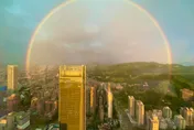 颱風前夕小確幸！台北、新竹天空出現彩虹奇景　網友驚呼：像「時空穿越門」