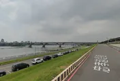 快移車！新北堤外道路「只出不進」　晚上８點準時強制拖吊