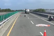 影/台61線死亡車禍！45歲重機騎士「自撞護欄」喪命　當場蓋白布