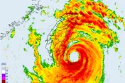康芮撞上來了！「眼牆置換」失敗稍減弱…「登陸前仍是強颱」　風雨最劇時間曝
