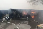 台中清水嚴重火警！鐵皮屋陷火海　全面燃燒畫面直擊