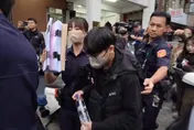 影/甜蜜約會竟成黃泉路！北市公車輾斃愛妻　獨活夫慟喊：2司機都要告