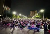全民瘋12強棒球賽！中市府前直播中日大戰　擠滿觀眾吶喊加油