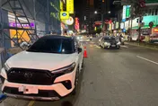 影/差點拆人房子！三重恍惚男開車撞鷹架　副駕搜出K他命