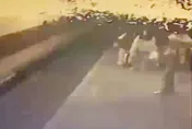 影/太魯閣號開進樹林站「車頂爆煙花」因電力接觸線不平整