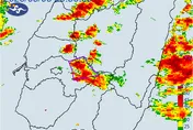 大雷雨即時訊息！雷雨夜炸雲嘉南　慎防淹水、坍方