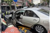 三峽肇事翁余文正死了還有戲？靈堂輓聯竟寫「永遠勝利」