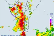 高屏雷雨連炸2小時　三地門鄉沙漠溪防溪水暴漲