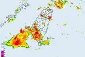 國家警報大響！12縣市豪雨狂轟　半個台灣浸水中