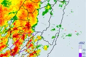 午後雷雨襲擊南部3縣市　嘉縣草山溪、台南千層岩瀑布防暴漲