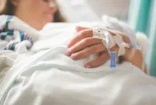 權威示警！流感病毒很兇「恐爆腦病變」美逾５成健康兒少中鏢